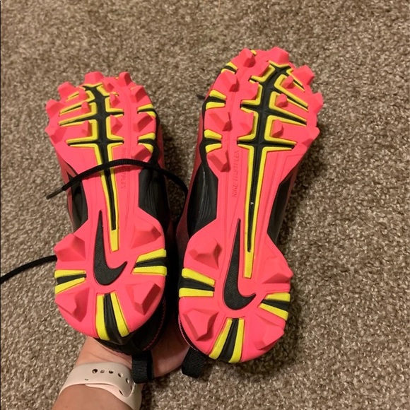 Nike Cleats Size 6 - Picture 3 of 5